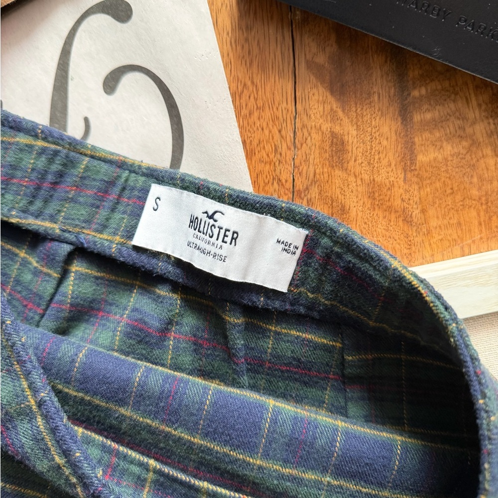 Hollister Plaid Mini Skirt - Picture 2 of 2